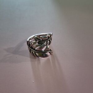 Elegant Silver Leaf Ring
